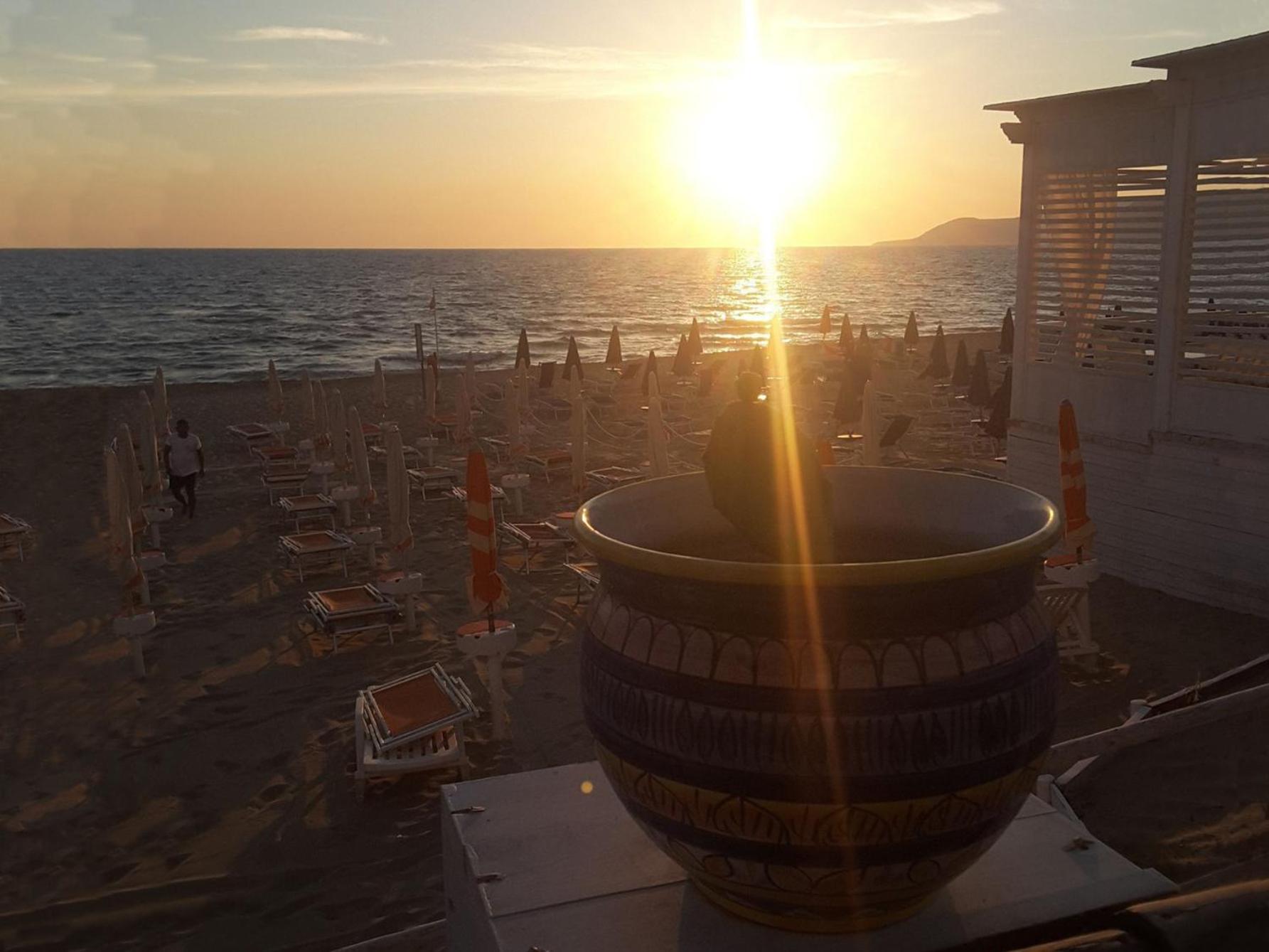 Hotel E Residence Il Faro أكيارولي المظهر الخارجي الصورة