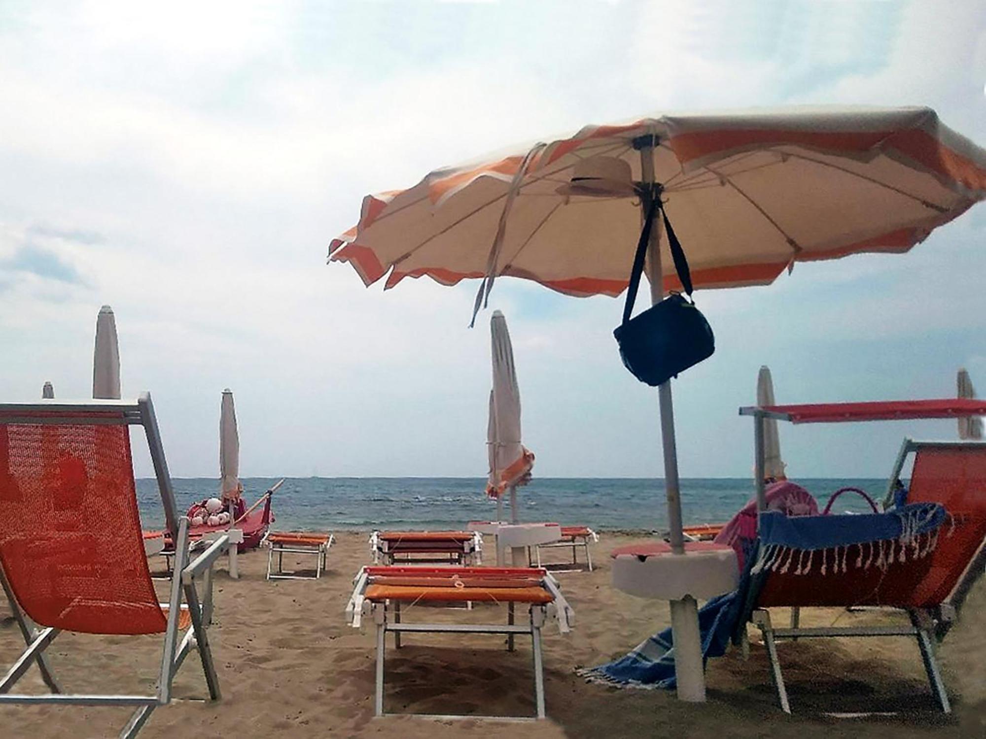 Hotel E Residence Il Faro أكيارولي المظهر الخارجي الصورة