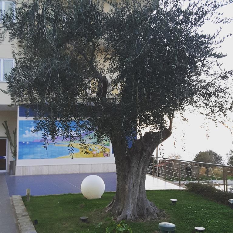 Hotel E Residence Il Faro أكيارولي المظهر الخارجي الصورة